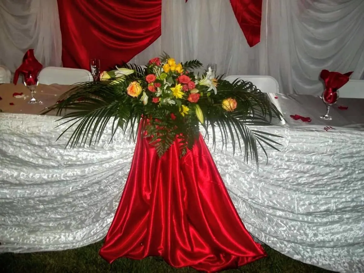 مبيت وإفطار Spring Garden Sue Yen Sen Place جامايكا